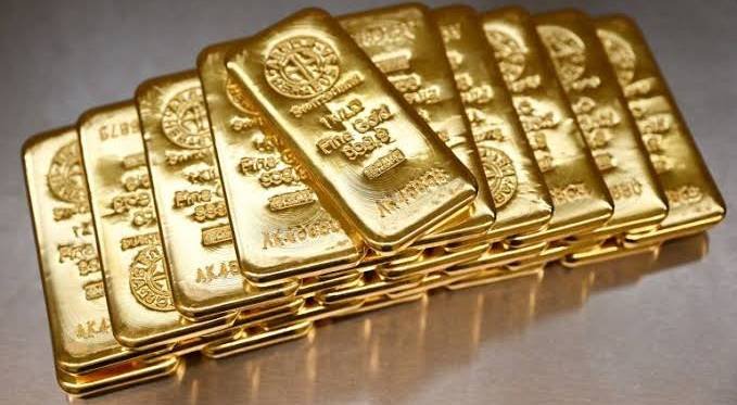 عقود الذهب تقفز فوق 4687 دولارا للأونصة وتقترب من حاجز 4700 دولار