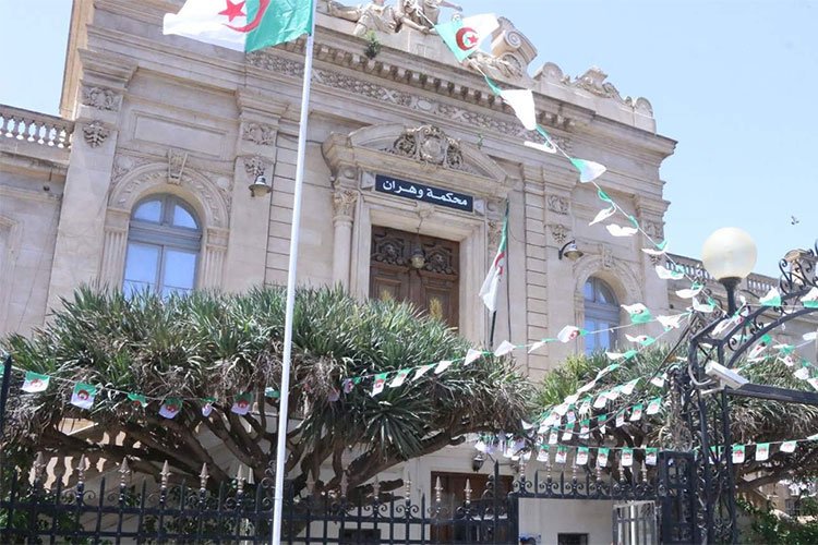 عاملان سابقان يهددان مسير شركة بمسدس ويسلبانه 1.6 مليار بوهران