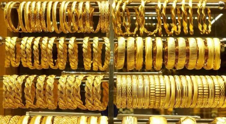 تراجع أسعار الذهب عالمياً تراجعاً طفيفاً بسبب حدة التوترات في الشرق الأوسط