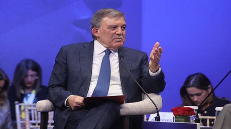 عبد الله غل يشيد بقانون المصالحة مع حزب العمال الكردستاني