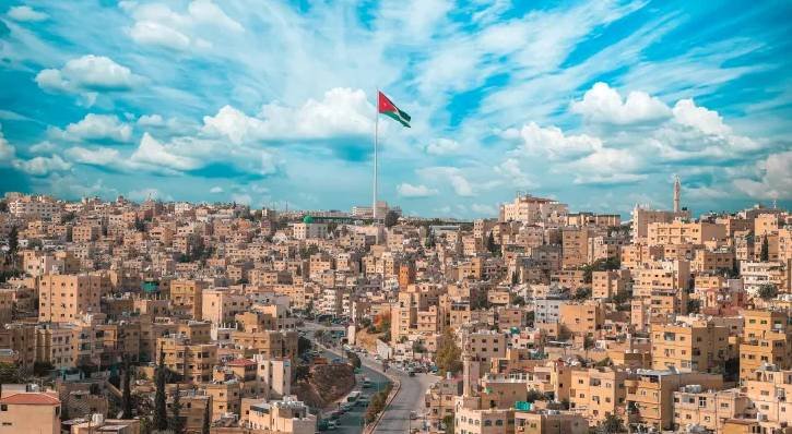 انخفاض تدريجي على الحرارة وتقلبات جوية غير اعتيادية مع الأيام الأخيرة من آب