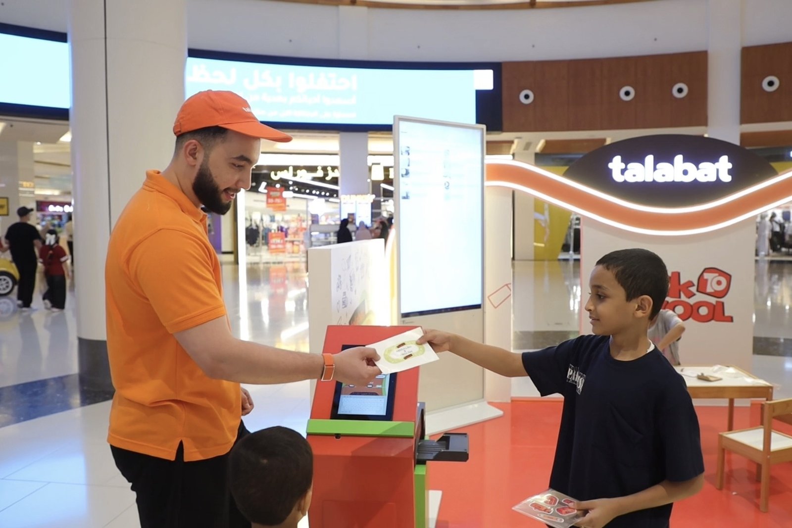 "طلبات" تستقبل العام الدراسي الجديد بمبادرة "مع كل جرس" لدعم العائلات