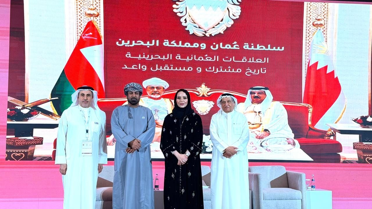 محاضرة بصلالة تستعرض محطات العلاقات العُمانية البحرينية وآفاق التعاون الاستثماري