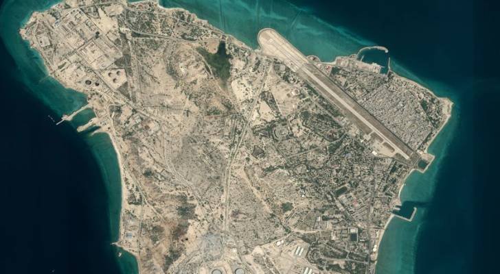 إعلام أمريكي: صور الأقمار الصناعية تكشف نشاطا شبه منعدم في مركز تصدير النفط الإيراني بجزيرة خارك