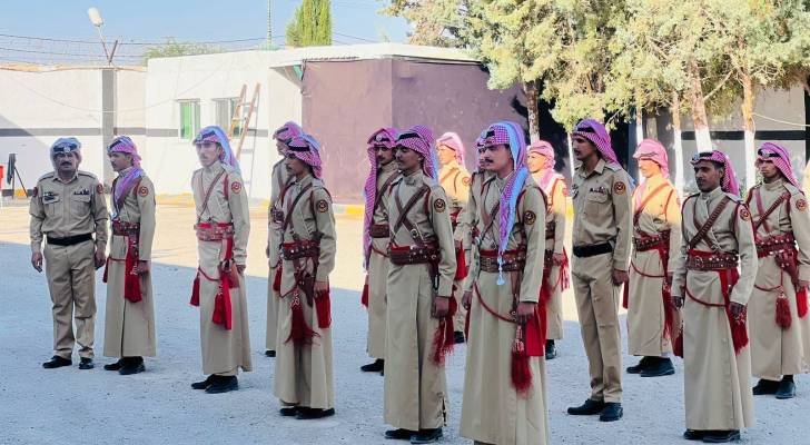 شرطة البادية الملكية تحتفل بتخريج دورة ركوب الهجن التقدمية بوحدة الهجانة
