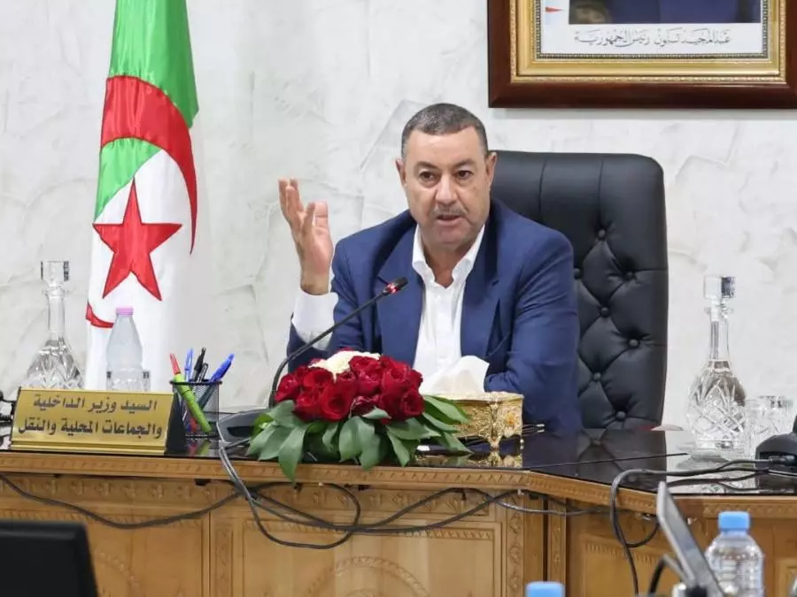 Immatriculation des véhicules: Sayoud évalue le nouveau système et renforce son suivi sur le terrain