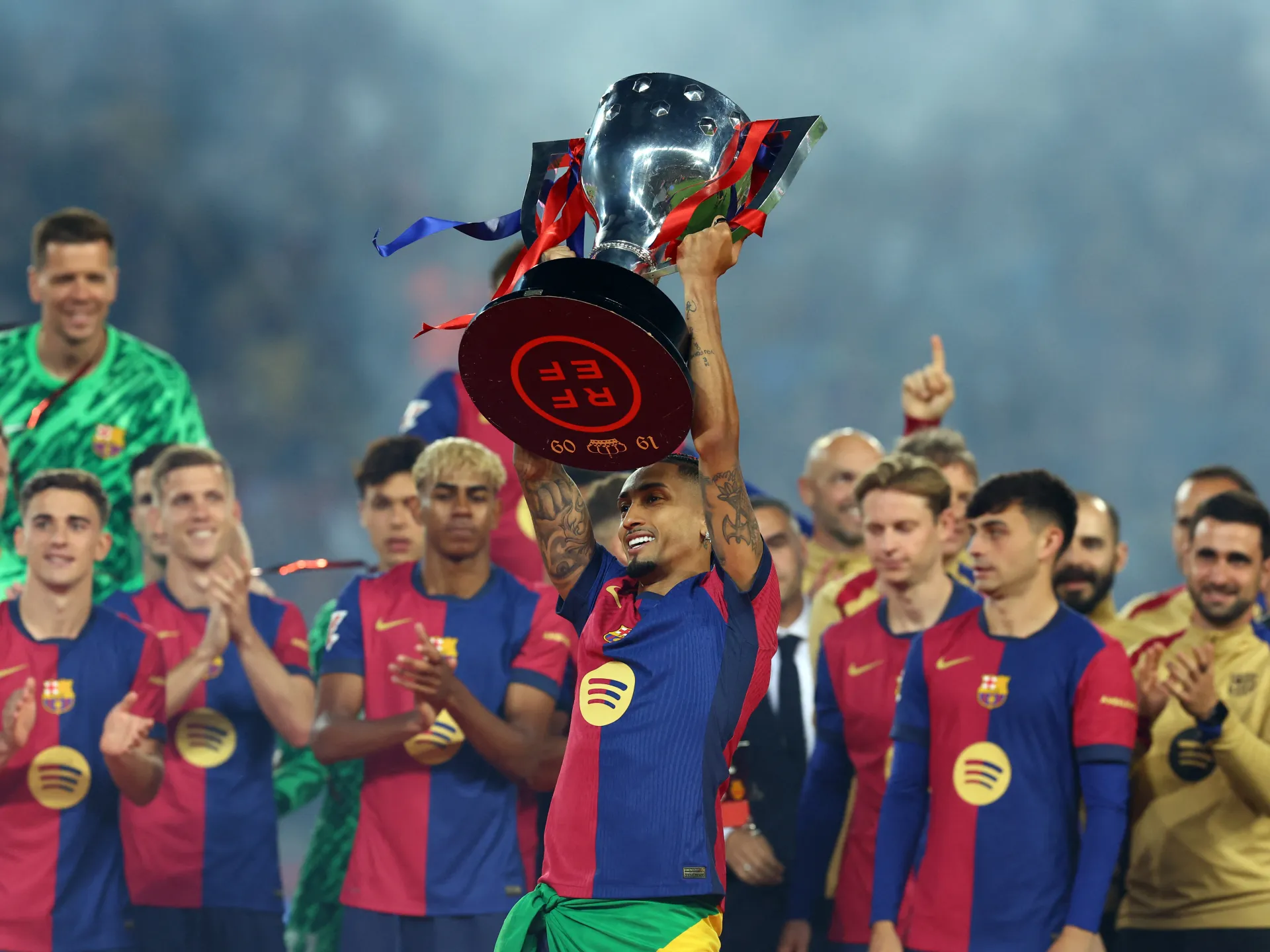 لماذا يغيب برشلونة وريال مدريد عن افتتاح الدوري الإسباني لعام 2027/2026؟