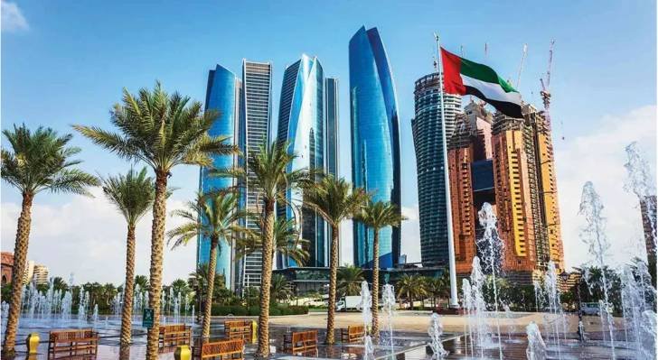 الإمارات تعلن تعليق كافة الأنشطة التجارية والمعاملات المالية مع إيران