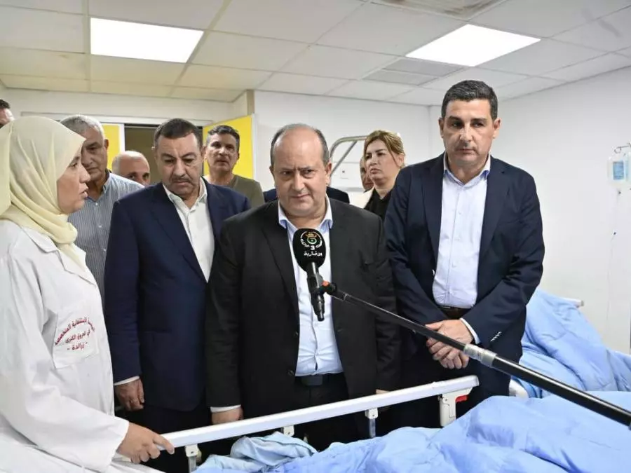 Le Premier ministre s’enquiert de l’état des blessés des incendies de Jijel