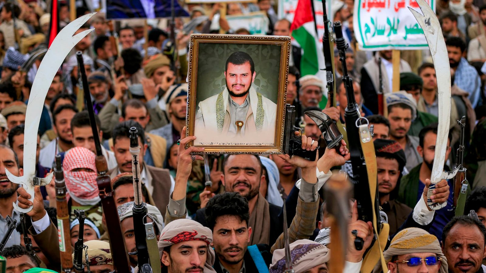 الحوثيون يزعمون استهداف مصفاة نفط سعودية بطائرة مسيّرة