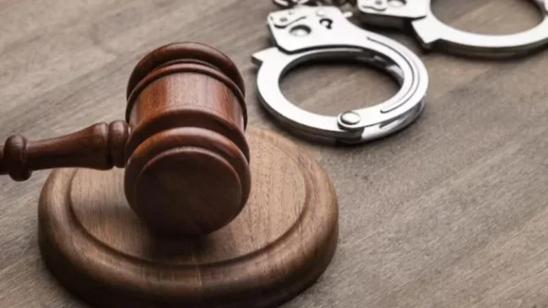 أربعيني يُنهي حياة زوجته الحامل بتوأم ويسلّم نفسه للأمن