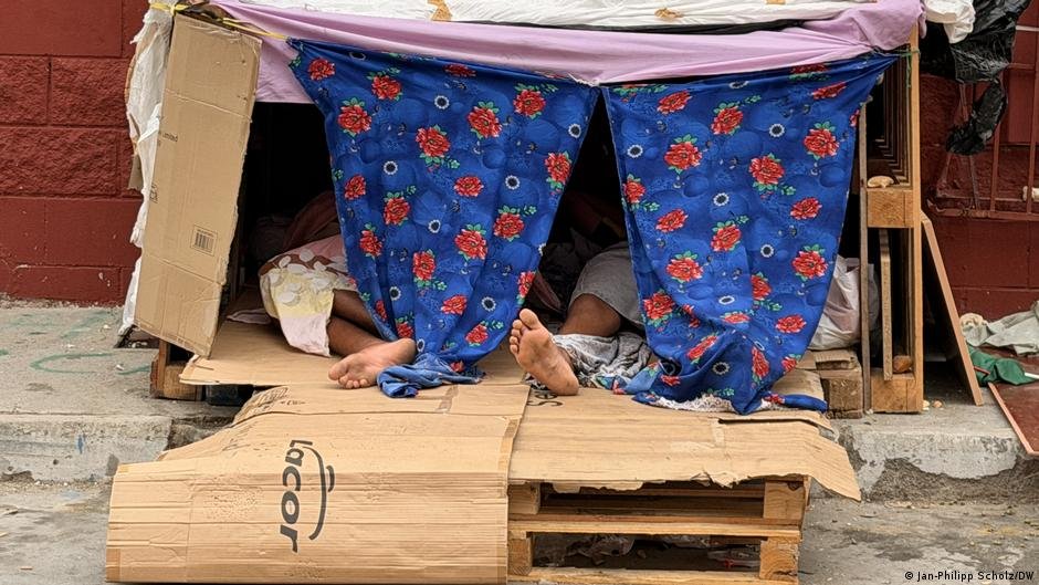 أوضاع سيئة وأمراض ومزاعم اغتصابات.. قُصَّر تُركوا لمصيرهم في سبتة