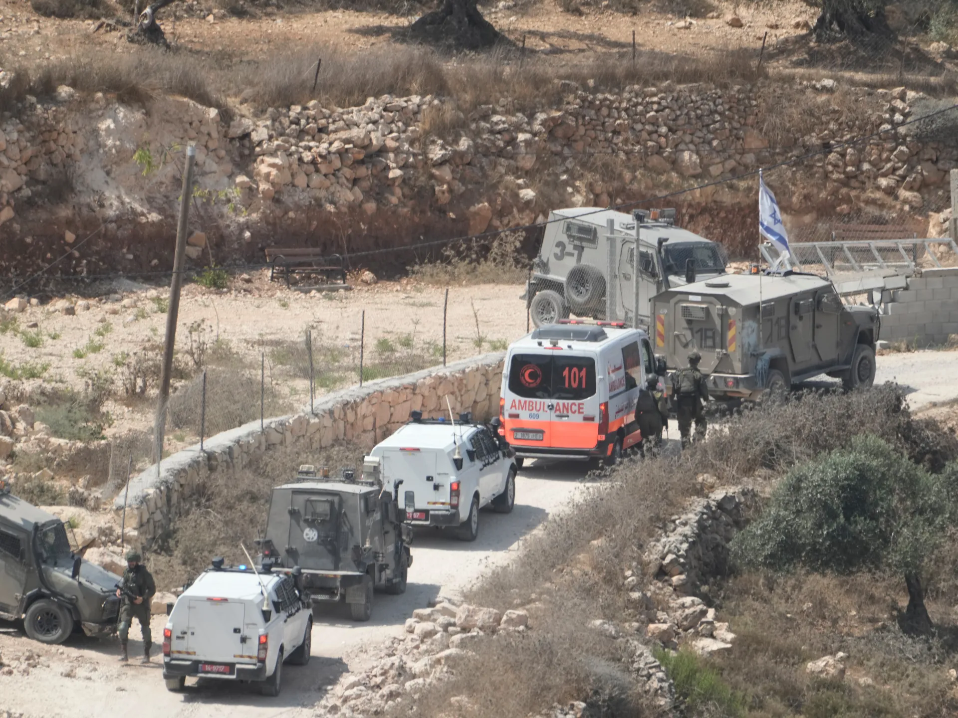 فلسطين مباشر.. المستوطنون يصعّدون هجماتهم بالضفة ونتنياهو ينتقد "مثيري الشغب"