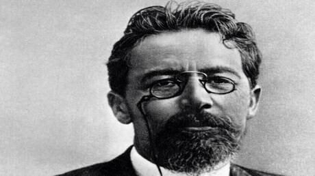 مسرح أرخانغيلسك يقدّم تشيخوف في قالب الفارس الهزلي بموسكو