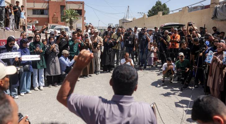 وقفة تضامنية في خان يونس تطالب بمحاسبة المستهدفين للطواقم الصحفية والطبية