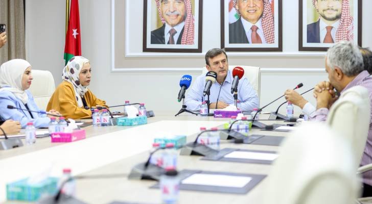 النقل النيابية تتابع مطالب كباتن التوصيل وتؤكد الحاجة لإطار تنظيمي لحماية حقوقهم