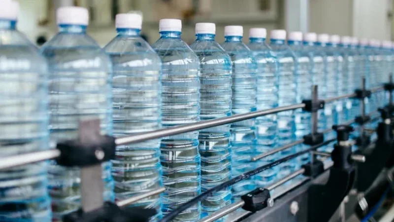 مصانع المياه المعدنية ترفع نسق الإنتاج لمواكبة الطلب على المياه