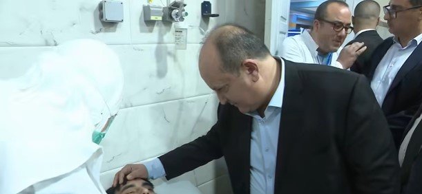 الوزير الأول يزور المصابين جراء الحرائق في جيجل (فيديو)