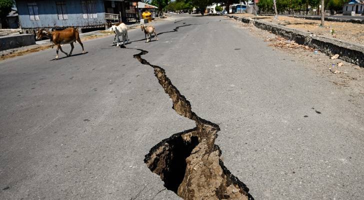 الزلازل تتوالى.. زلزال جديد بقوة 5.8 درجة يضرب جزيرة فلوريس الإندونيسية