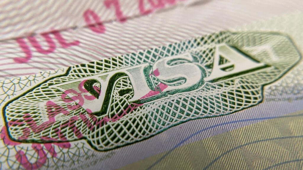 خطة أمريكية لإلغاء تأشيرات ما يصل إلى 200 ألف من طالبي اللجوء