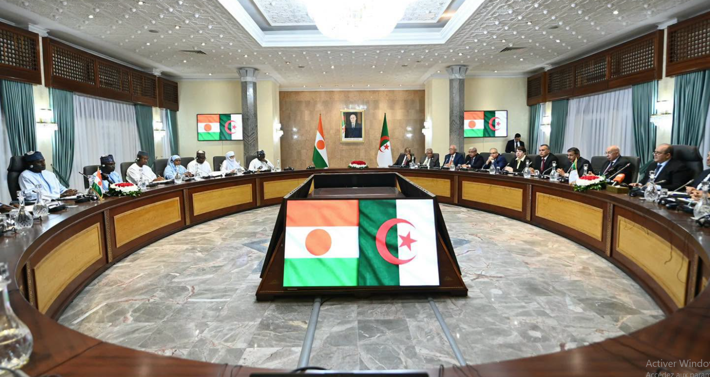 الوزير الأول يُجري محادثات ثنائية مع نظيره النيجري