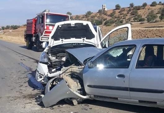 أفلو.. 8 جرحى في اصطدام بين سيارتين