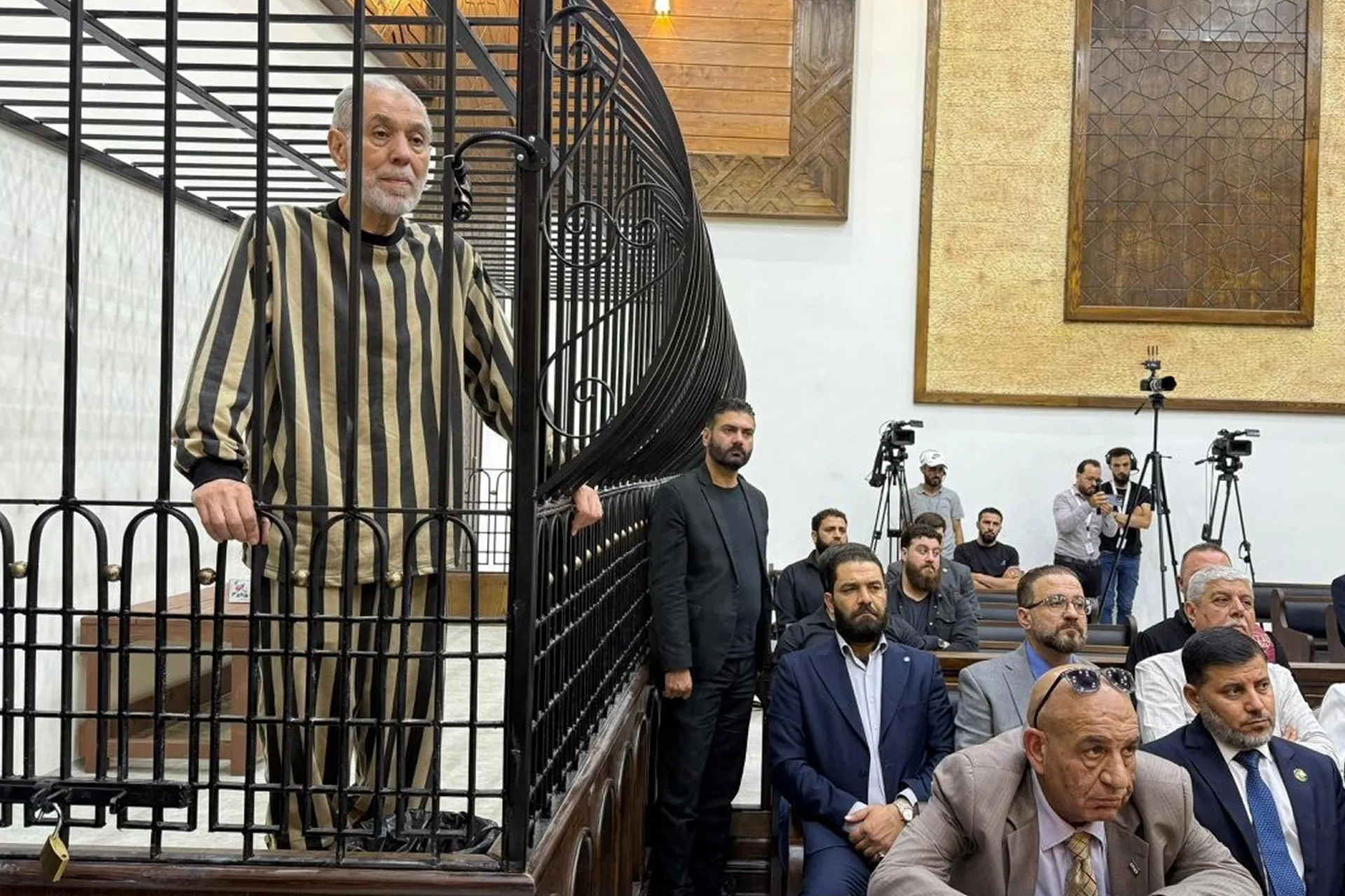 محكمة الجنايات بدمشق: السجن المؤبد بحق مفتي النظام المخلوع أحمد حسون