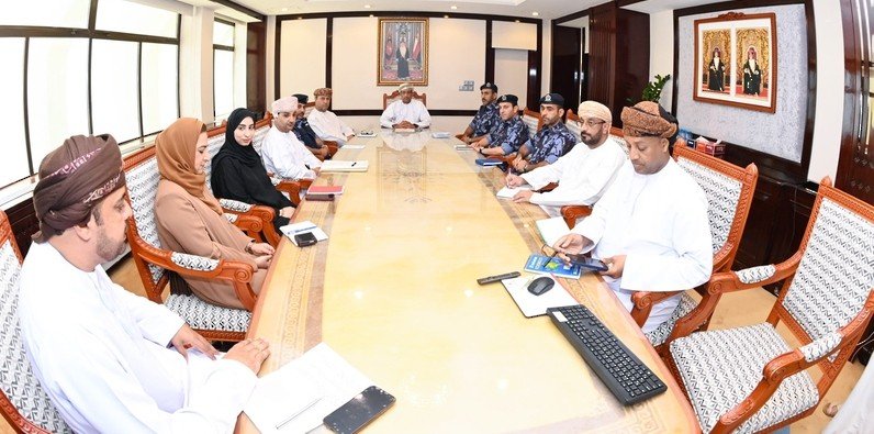 قطاع الإعلام والتوعية العامة يبحث الجهود المبذولة للتعامل مع حادثة السفينة الجانحة