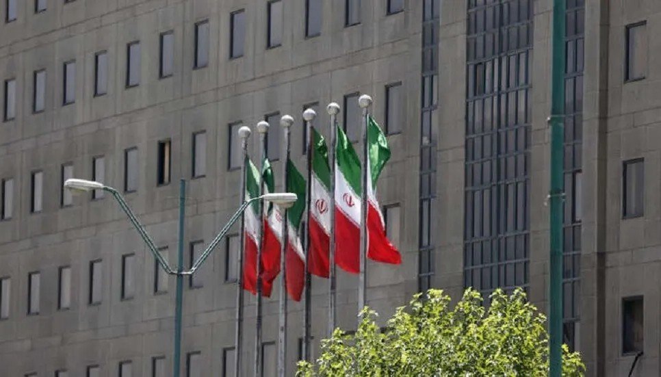 إيران توقف دبلوماسيَّين فرنسيين في "اجتماع سري"