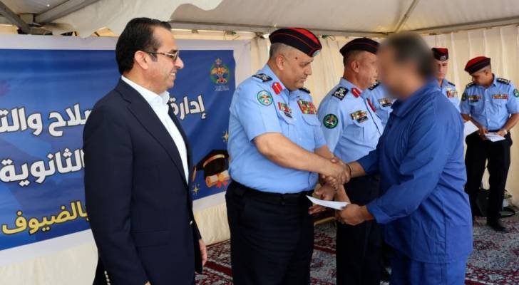 مديرية الأمن العام ووزارة التربية والتعليم تحتفيان بنجاح 117 نزيلاً في الثانوية العامة