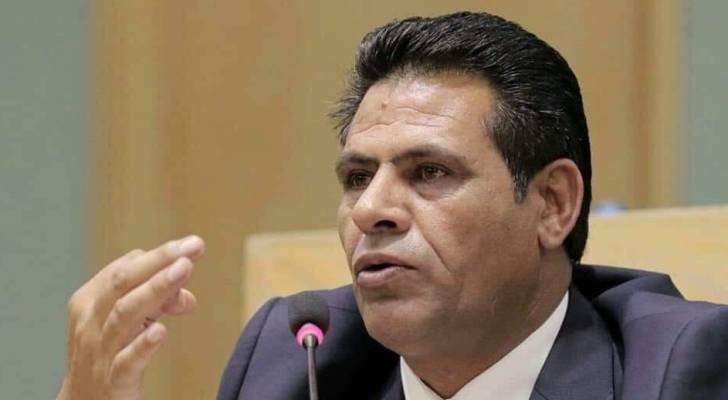 النائب الزبن يهاجم الحكومة تحت القبة ويرفض الآلية الجديدة لتصنيف مدارس البادية