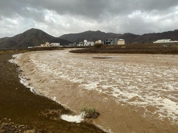 فرص أمطار رعدية على جبال الحجر