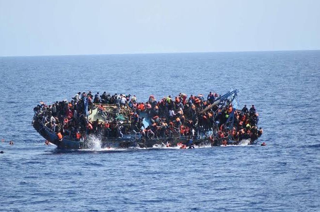 فقدان أكثر من 12 تونسيا بعد غرق مركب