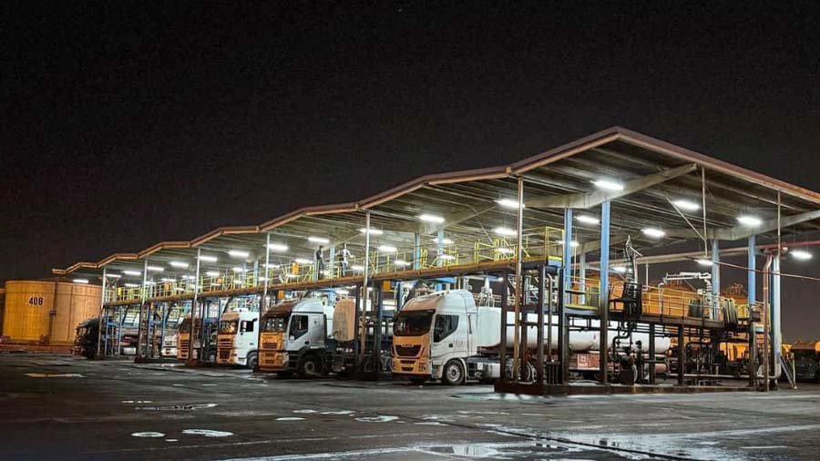 البريقة: قرابة 9 ملايين لتر بنزين يوميا لطرابلس وناقلتان تصلان غدا لتعزيز الإمدادات