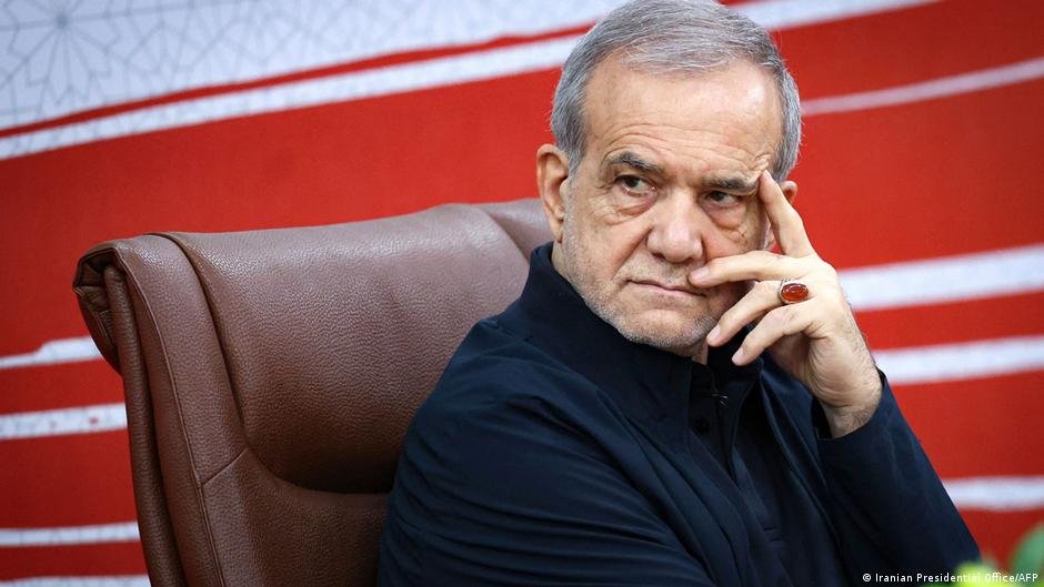 إيران تقر بالخسائر الاقتصادية جراء الحرب والحصار وتصر على الصمود