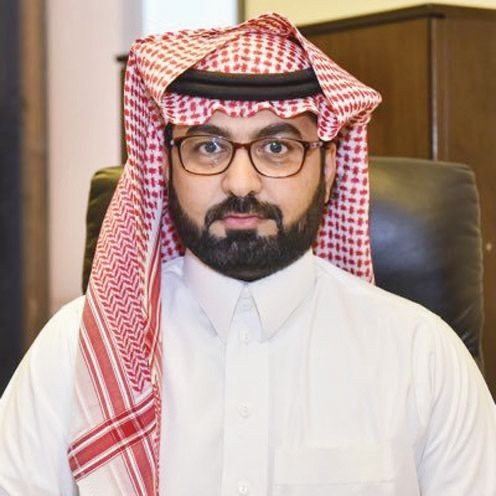 المستطيل الإعلامي: كيف يوازن سعدون العويمري بين مهنية الطرح وشغف الجماهير؟