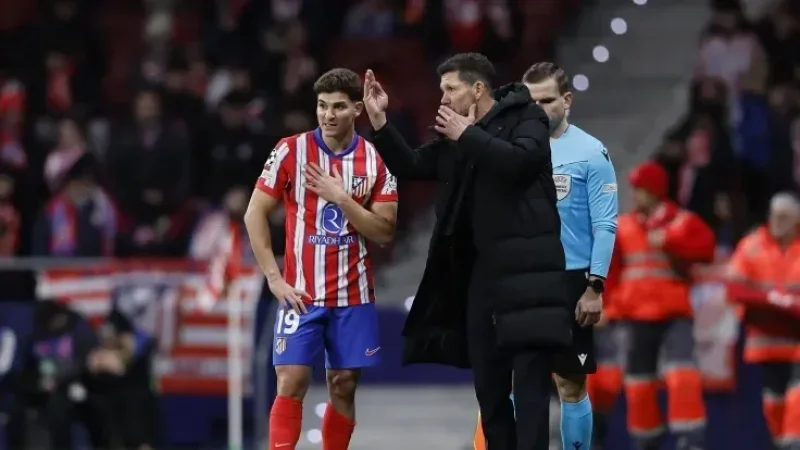 سيميوني يستبعد ألفاريز من افتتاحية أتلتيكو في الدوري الإسباني