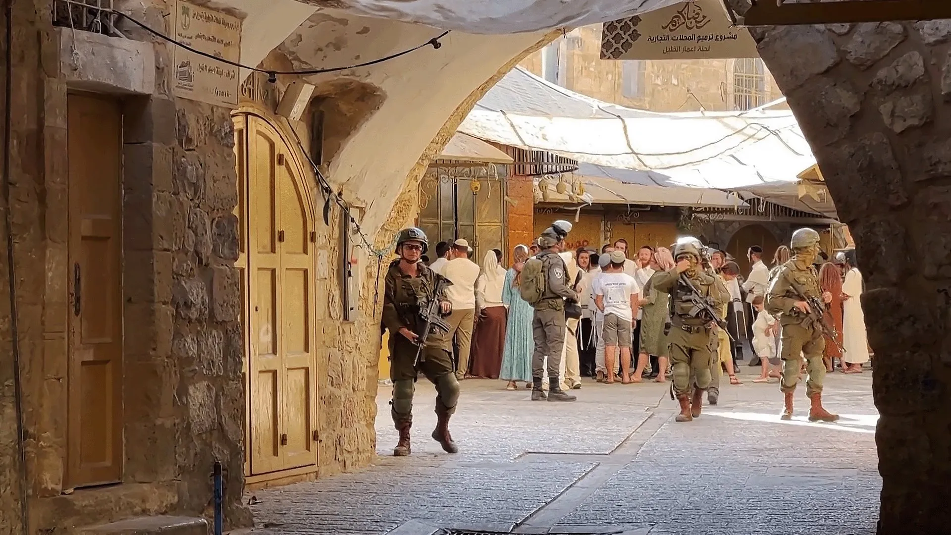 الخليل القديمة.. إغلاقات ومضايقات تهدد هويتها وتاريخها الفلسطيني