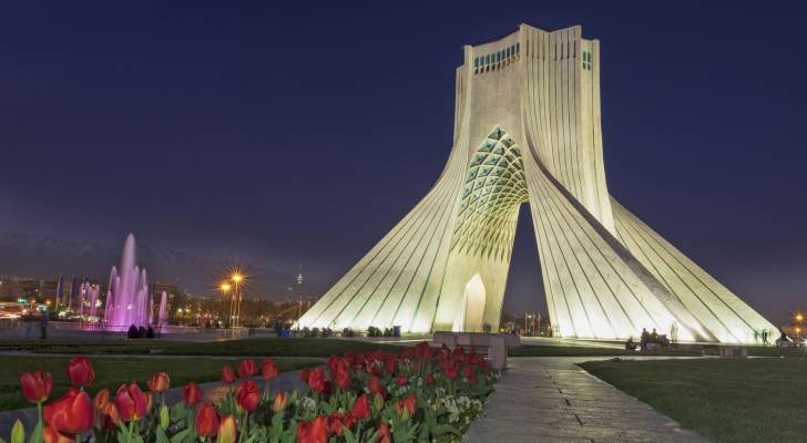 النائب الأول للرئيس الإيراني يحذر من حرب اقتصادية ويقر بانزعاج الشارع من غلاء الأسعار