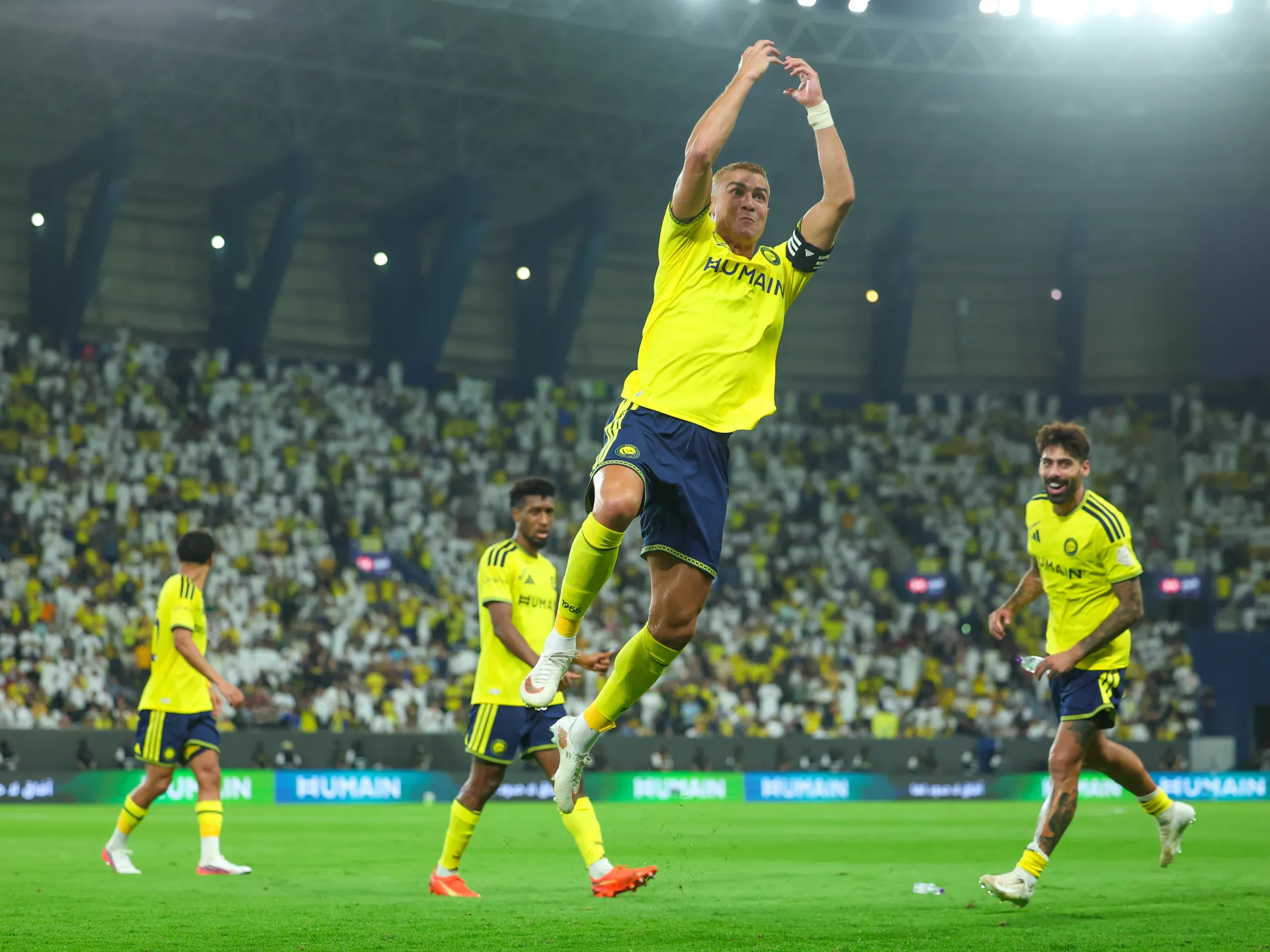 بالفيديو.. رونالدو يعتلي عرش "الهداف التاريخي" للنصر في دوري المحترفين