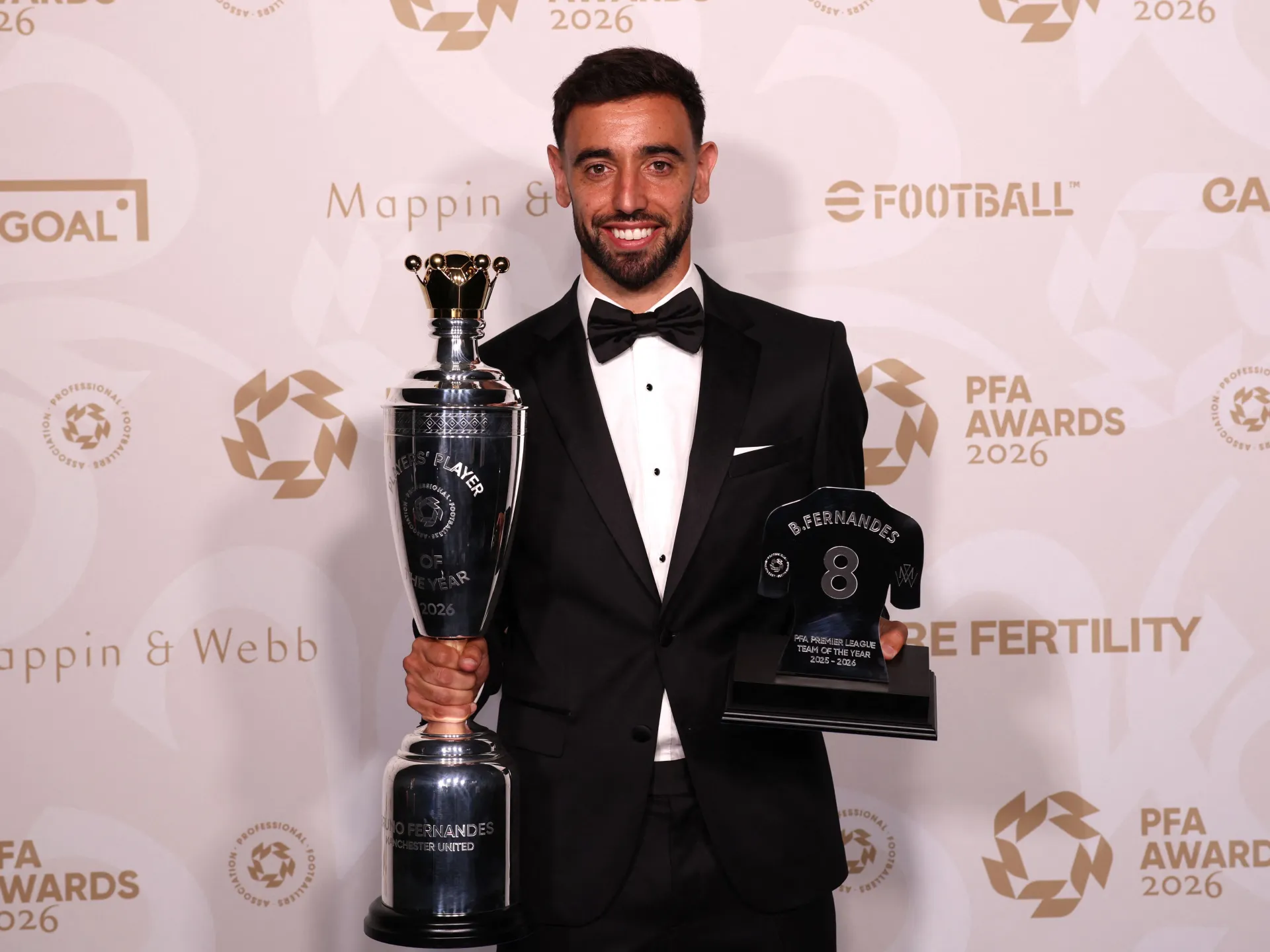 برونو فرنانديز أفضل لاعب في إنجلترا وحضور قوي لأرسنال وسيتي في تشكيلة العام