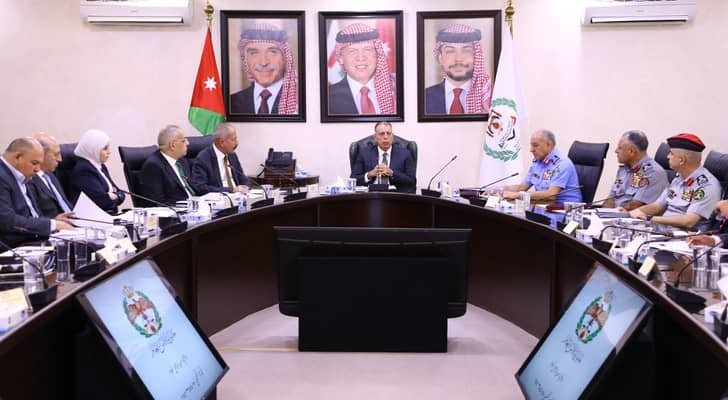 وزير الداخلية يترأس اجتماعاً للمجلس الأعلى للدفاع المدني