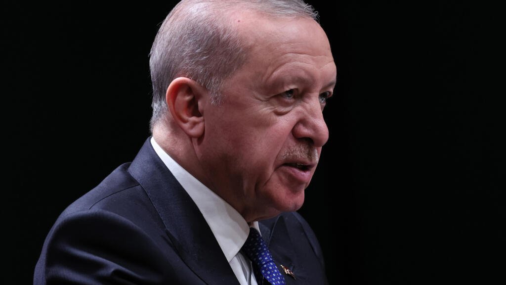 إردوغان يعتزم الترشح لولاية رئاسية جديدة في انتخابات مبكرة عام 2028