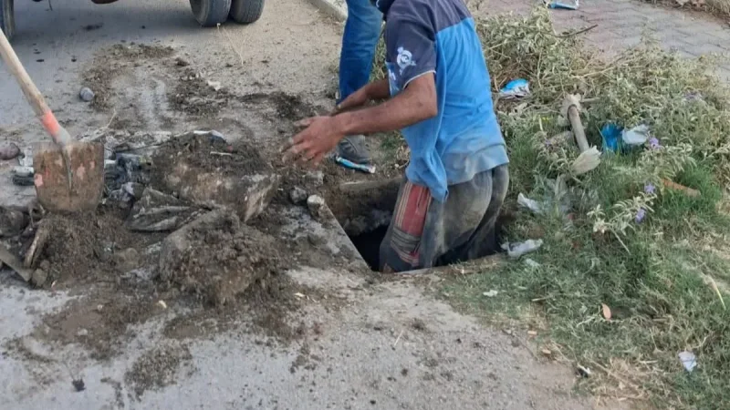 بلدية القيروان تواصل جهر وتنظيف بالوعات تصريف مياه الأمطار