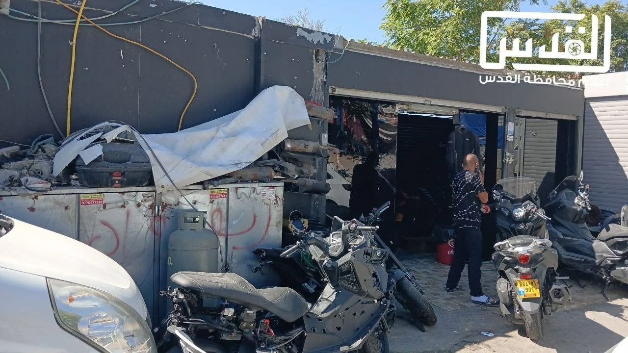 بلدية الاحتلال تجبر مقدسياً على هدم خمس منشآت تجارية في وادي الجوز
