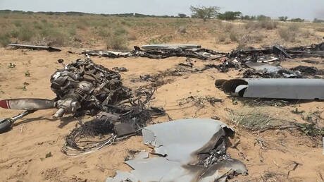 "جنود وهميون" وتبادل اتهامات.. مصدر غربي يكشف لماذا سقطت المخا بيد الحوثيين في 36 ساعة؟