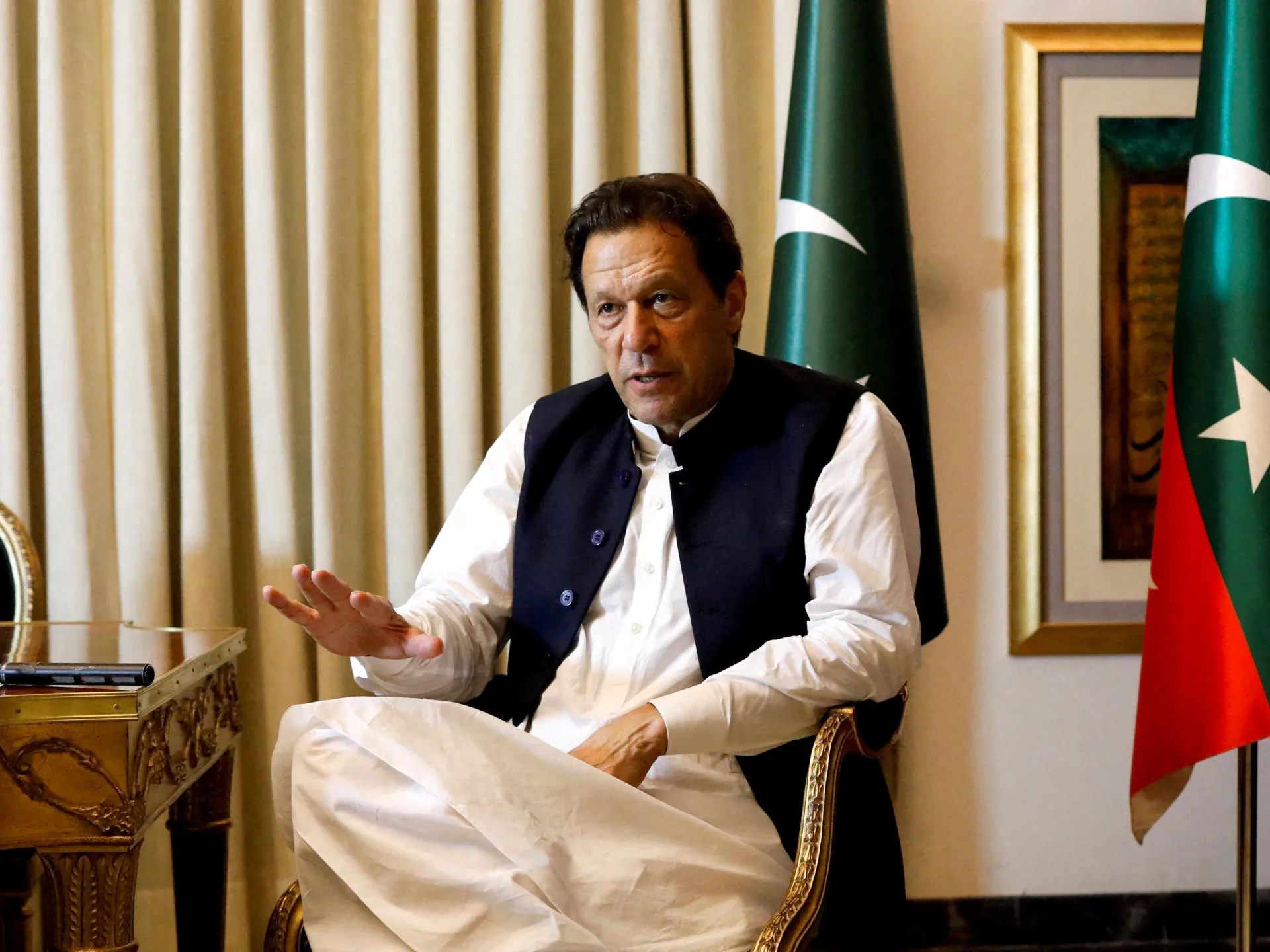 باكستان.. اعتقال شقيقة عمران خان قبل احتجاجات مرتقبة