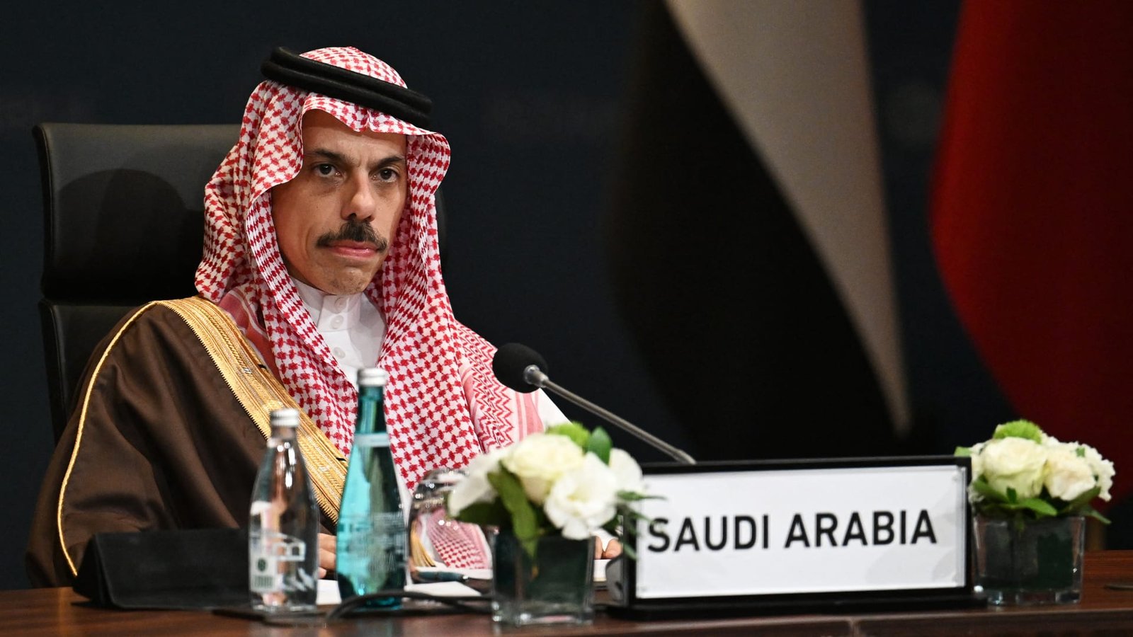 اتصالان لوزير خارجية السعودية مع نظيريه في إيران وباكستان.. ماذا دار بشأن خفض التوتر؟