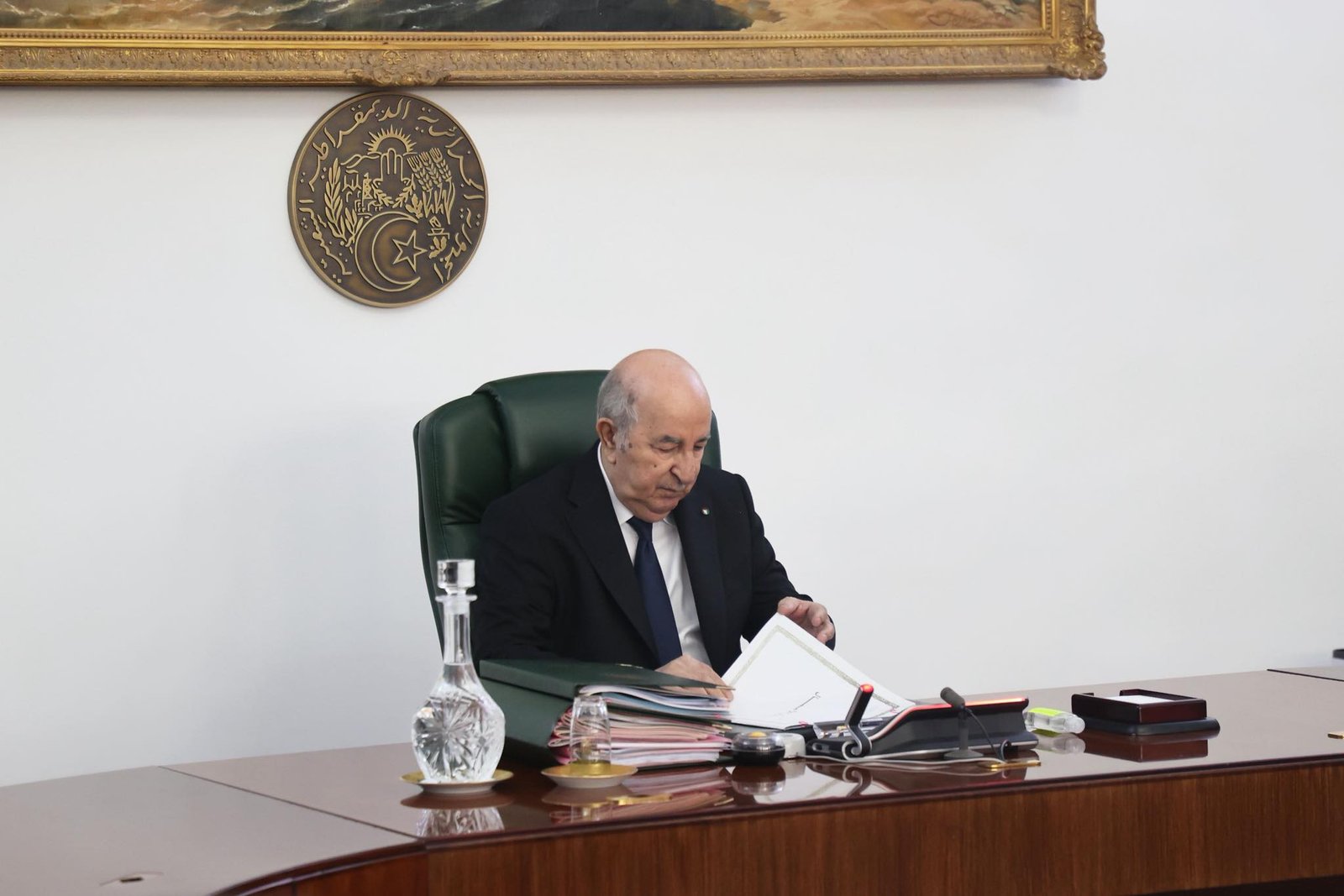 رئيس الجمهورية يأمر بإبعاد المدارس عن التيارات الإيديولوجية والصراعات السياسية