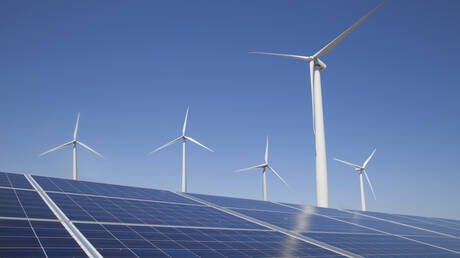 الإمارات تعزز طموحاتها في الطاقة النظيفة إلى 35% بحلول 2031